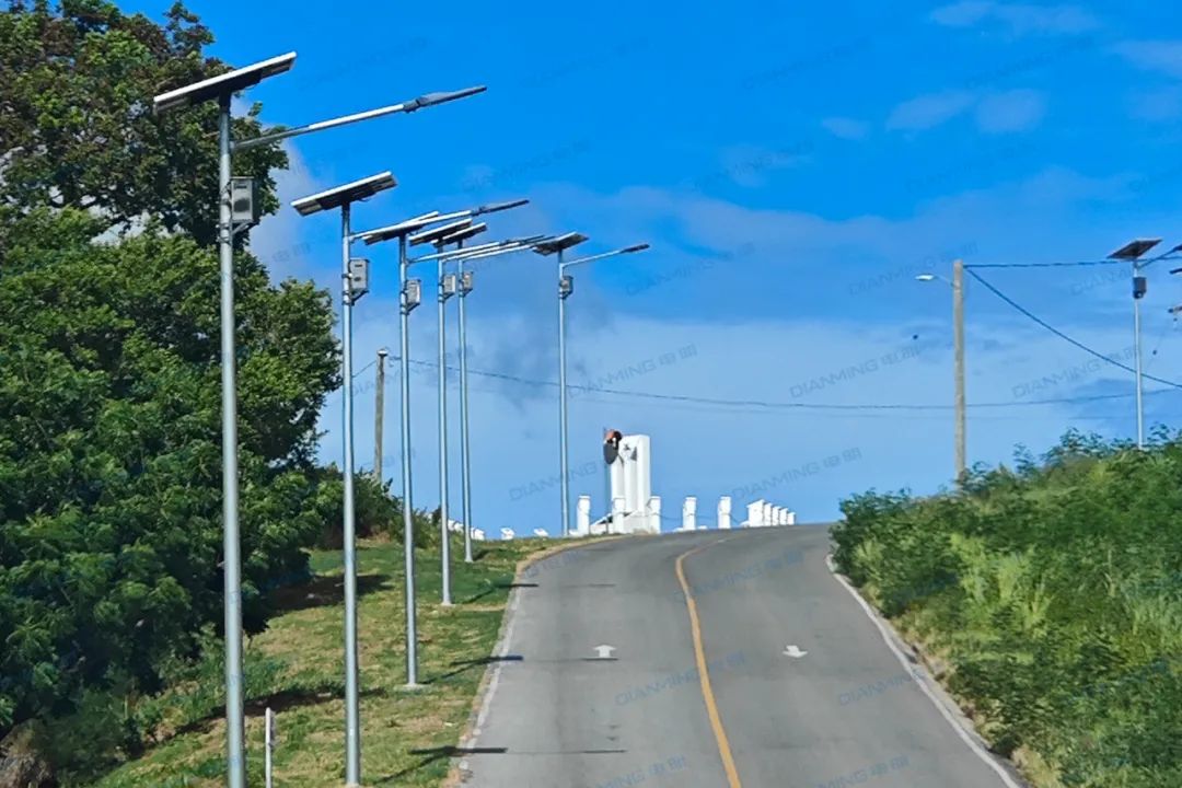 Resort roadway solar lighting